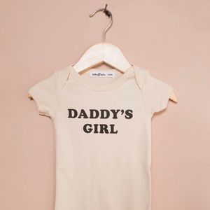 Great condition The Bee and The Fox “Daddy’s Girl” onesie! Size 6-12mo